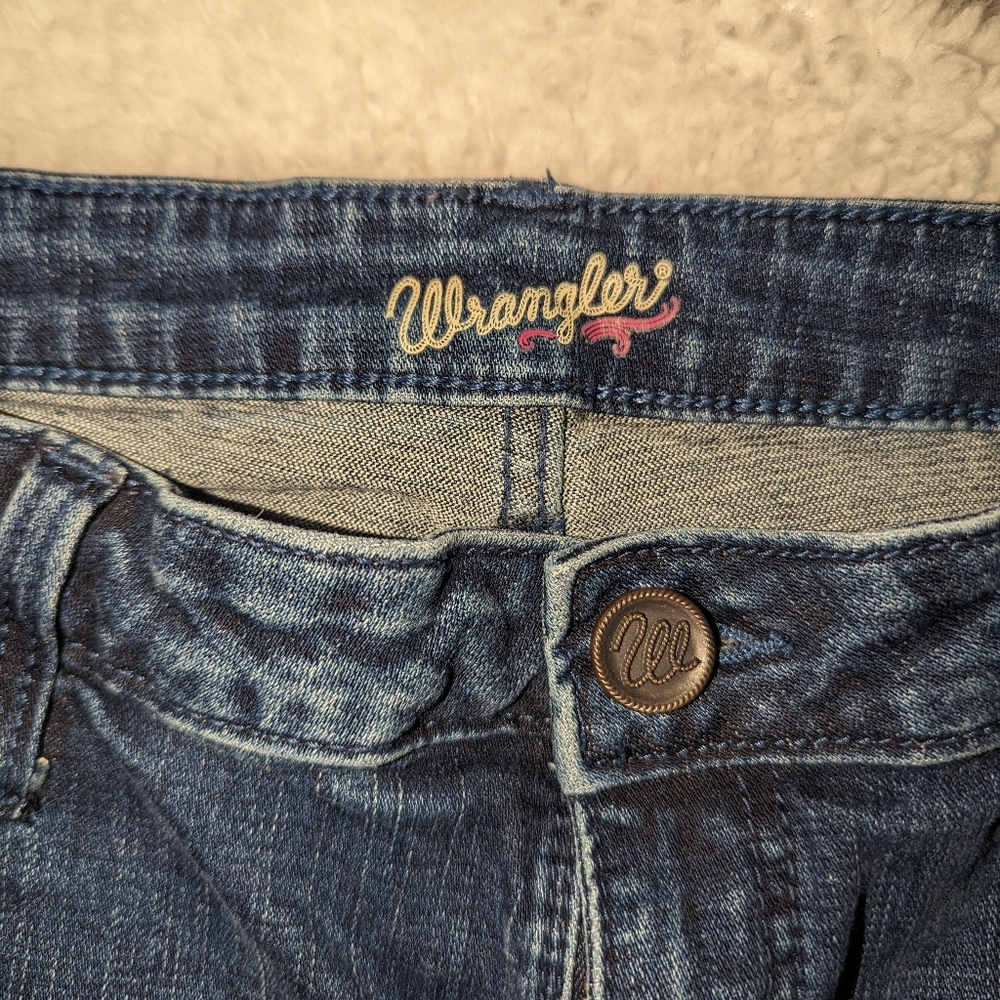 Wrangle MidRise Mae size 15/30